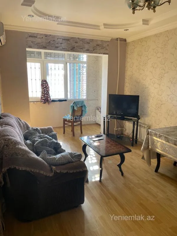Satılır 2 otaqlı köhnə tikili 65 m²