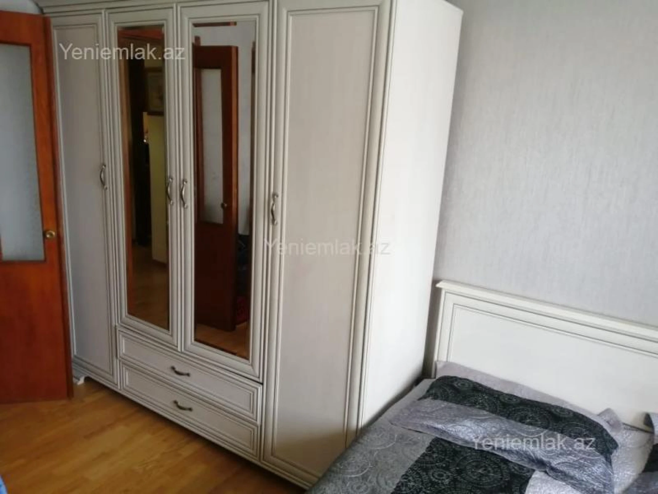 Satılır 3 otaqlı köhnə tikili 90 m²