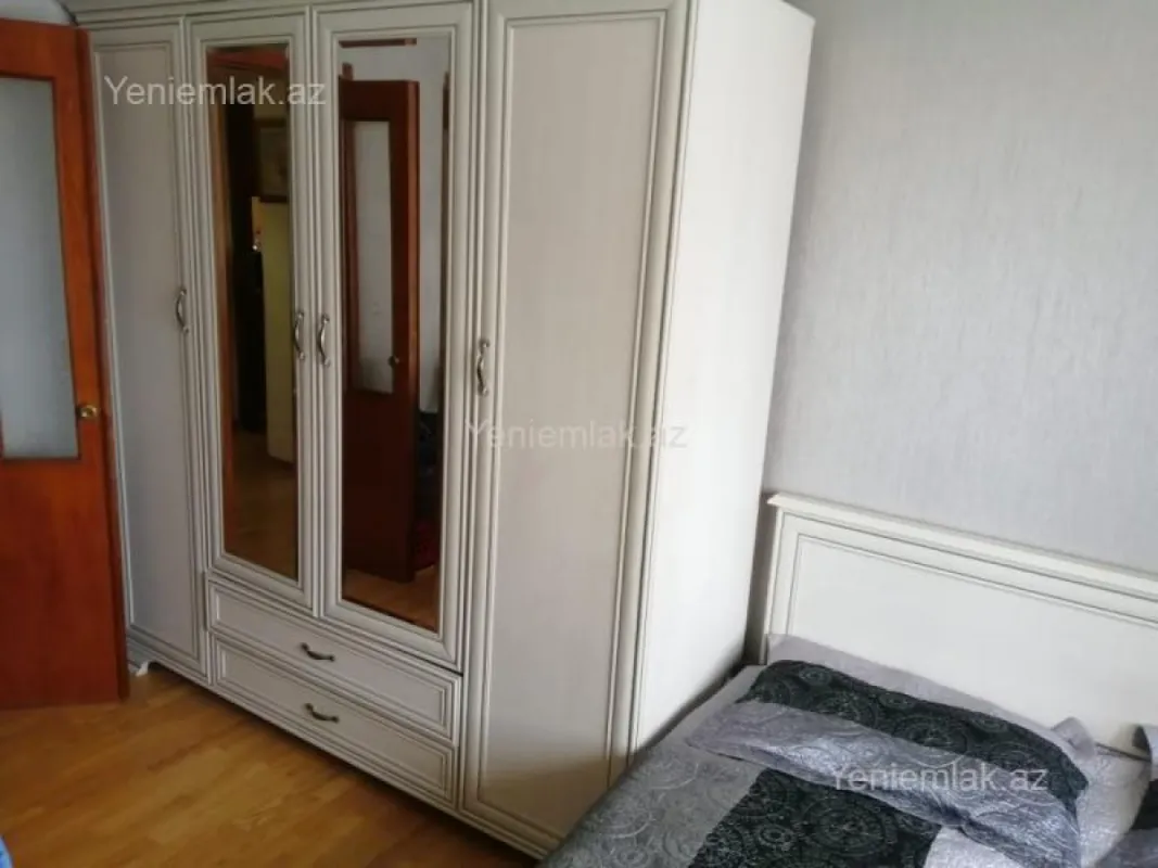 Satılır 3 otaqlı köhnə tikili 90 m²