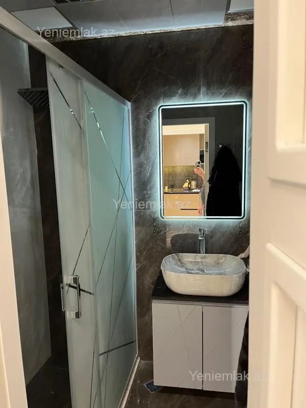 Satılır 2 otaqlı köhnə tikili 65 m²