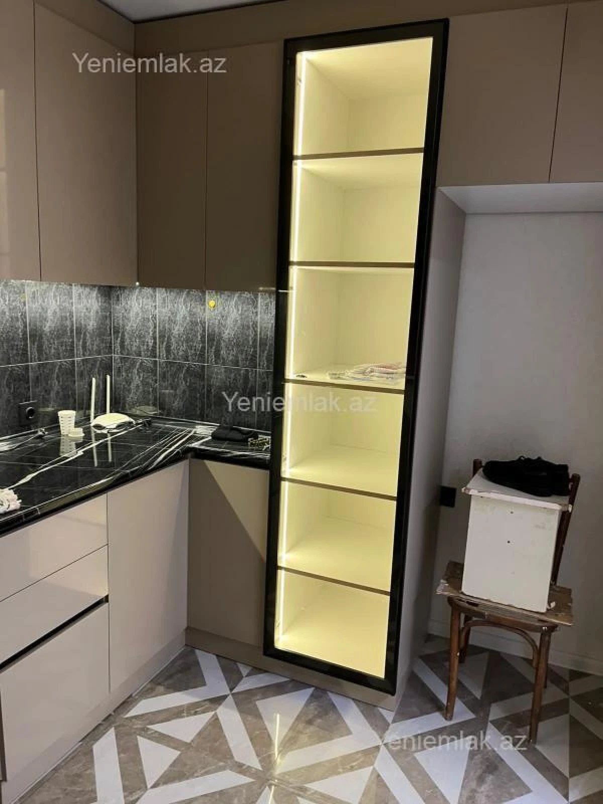 Satılır 2 otaqlı köhnə tikili 65 m²