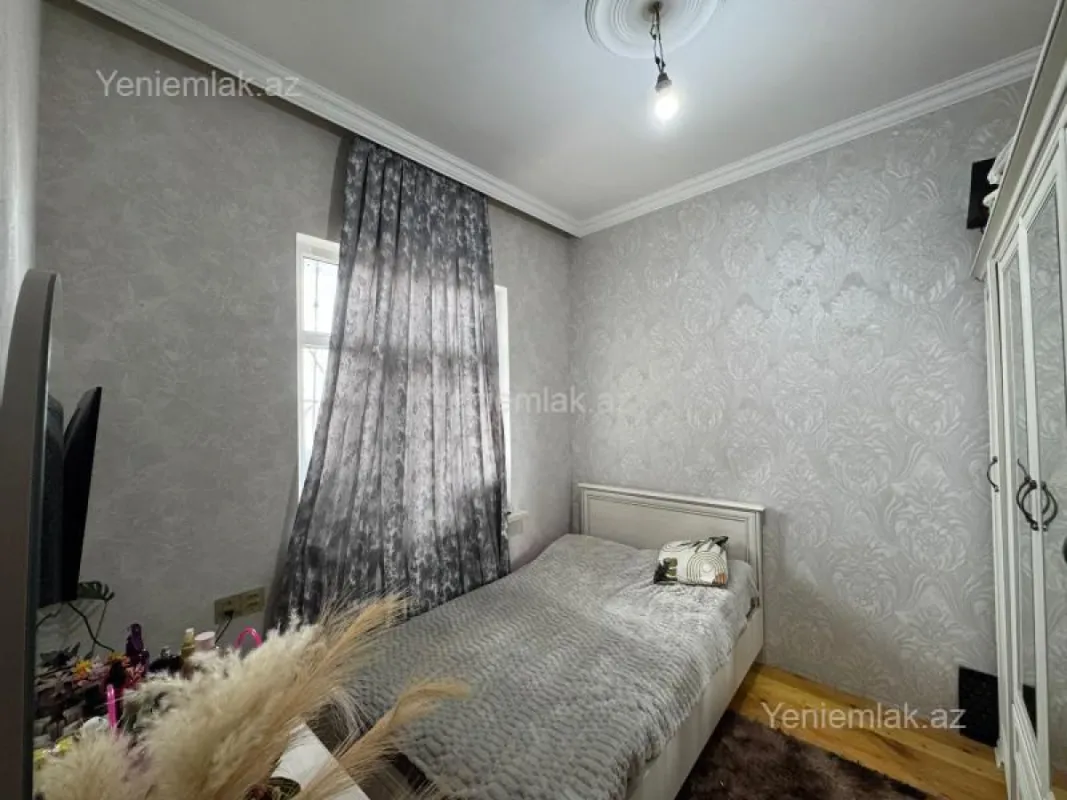 Satılır 5 otaqlı həyət evi 180 m²