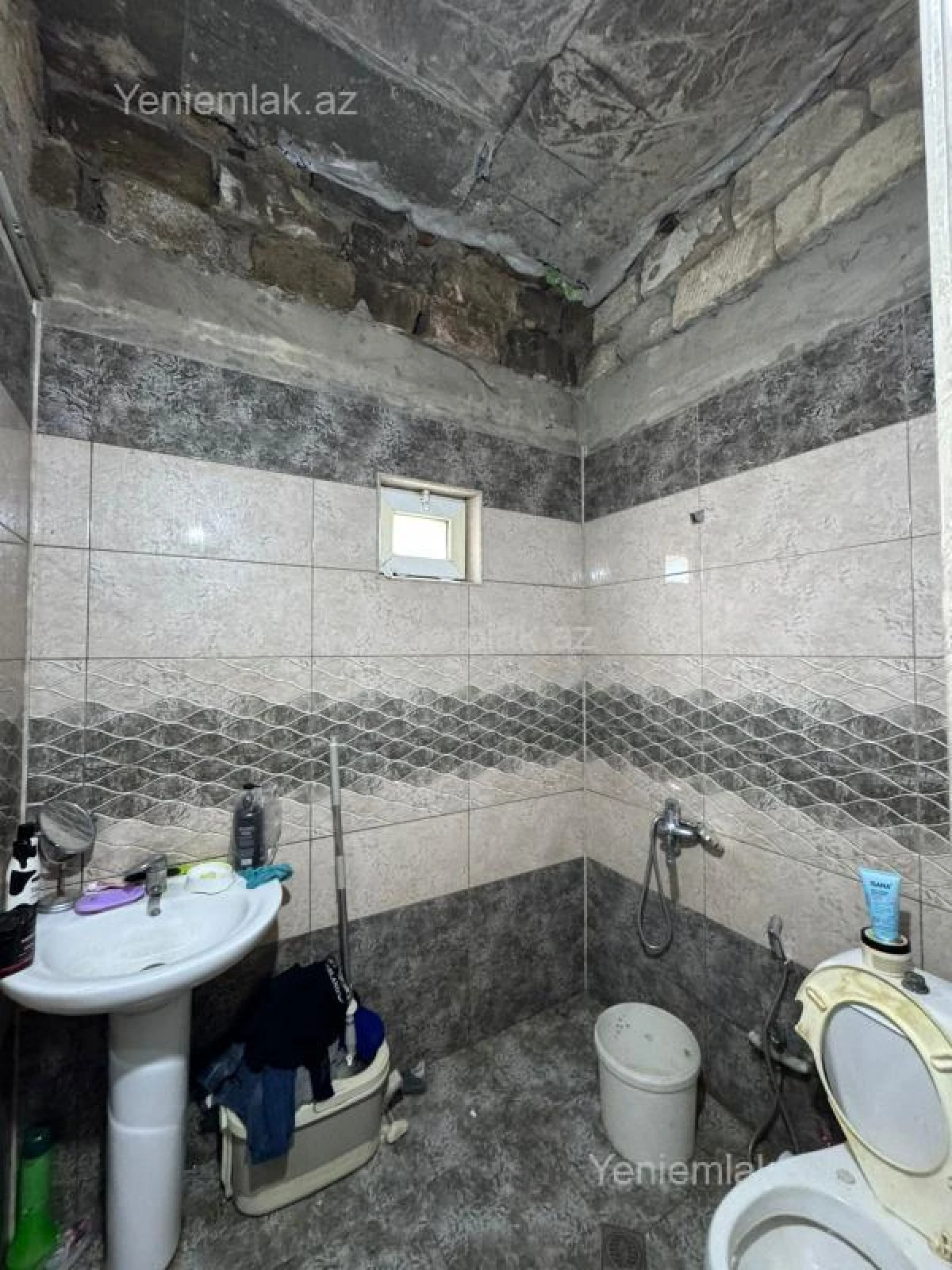 Satılır 5 otaqlı həyət evi 180 m²