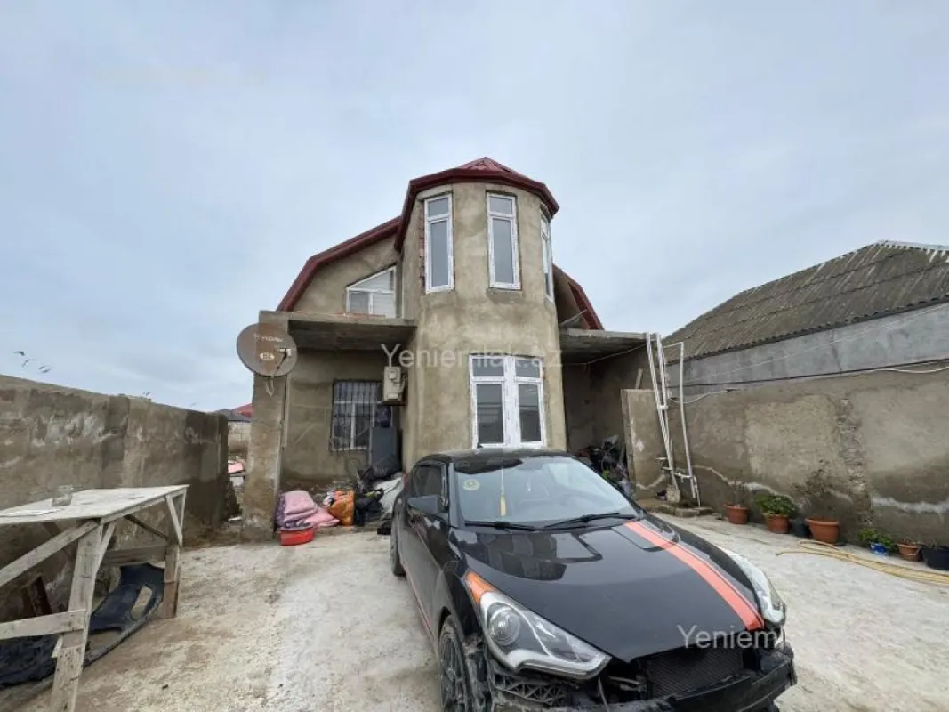 Satılır 5 otaqlı həyət evi 180 m²