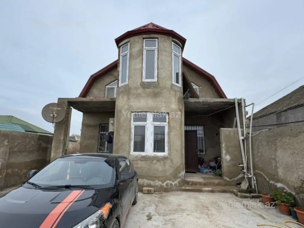 Satılır 5 otaqlı həyət evi 180 m²