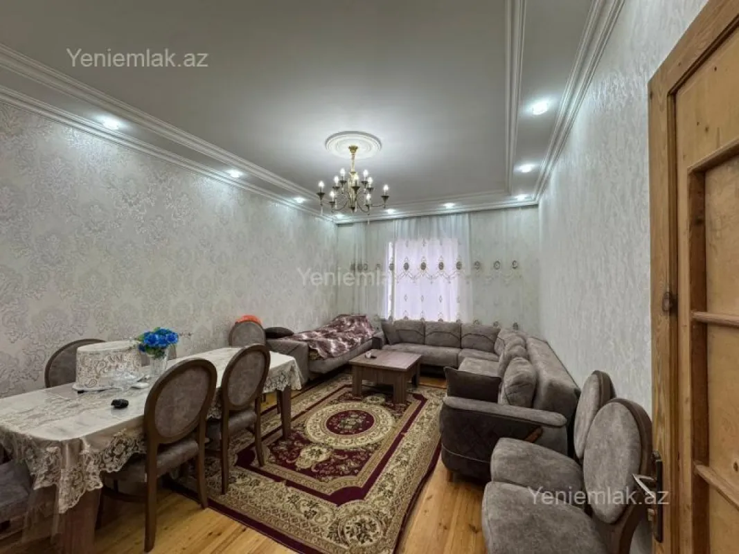 Satılır 5 otaqlı həyət evi 180 m²