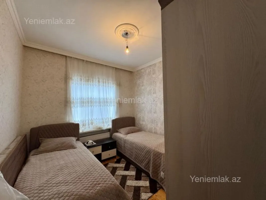 Satılır 5 otaqlı həyət evi 180 m²