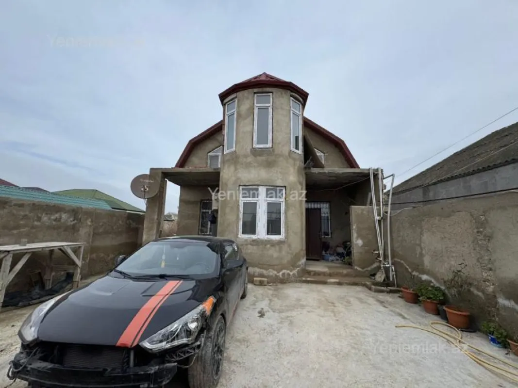 Satılır 5 otaqlı həyət evi 180 m²