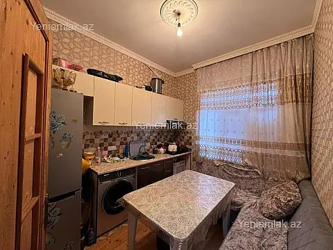 Satılır 5 otaqlı həyət evi 180 m²