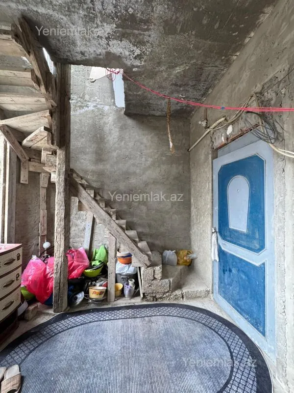 Satılır 5 otaqlı həyət evi 180 m²