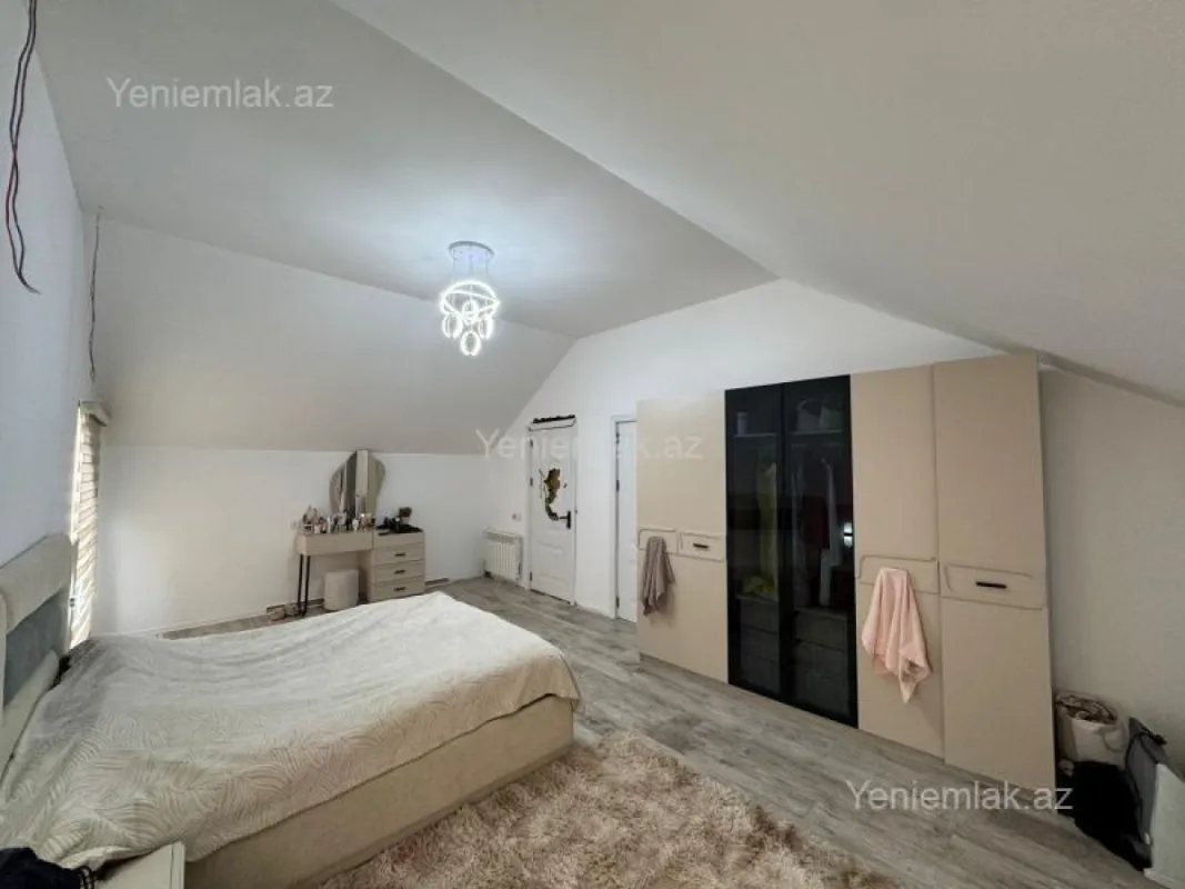 Satılır 5 otaqlı həyət evi 180 m²