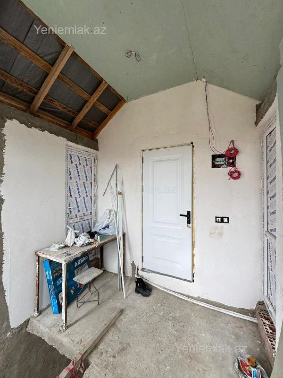 Satılır 5 otaqlı həyət evi 180 m²