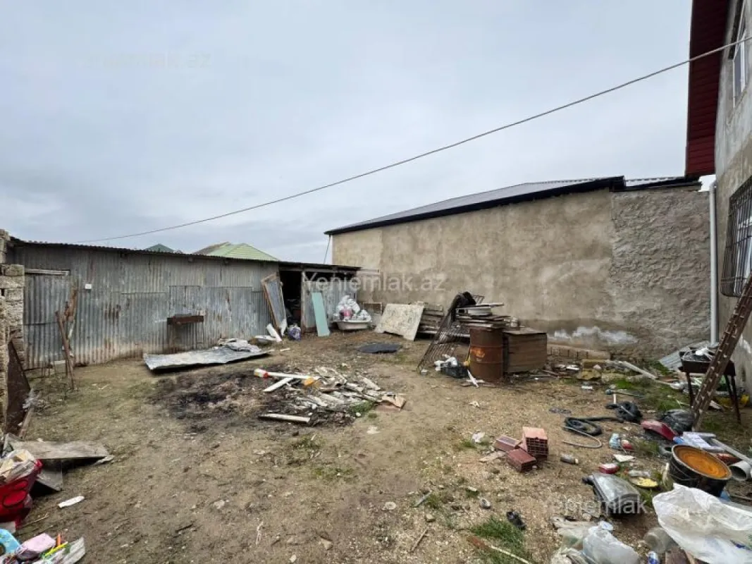 Satılır 5 otaqlı həyət evi 180 m²