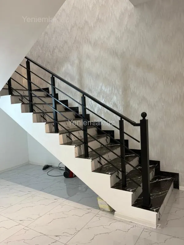 Satılır 5 otaqlı həyət evi 190 m²