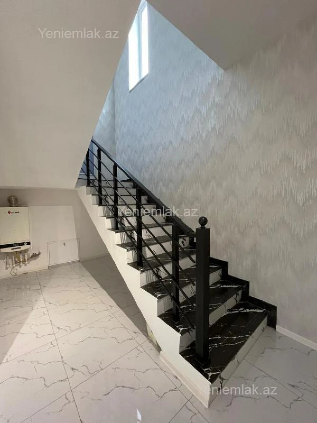 Satılır 5 otaqlı həyət evi 190 m²