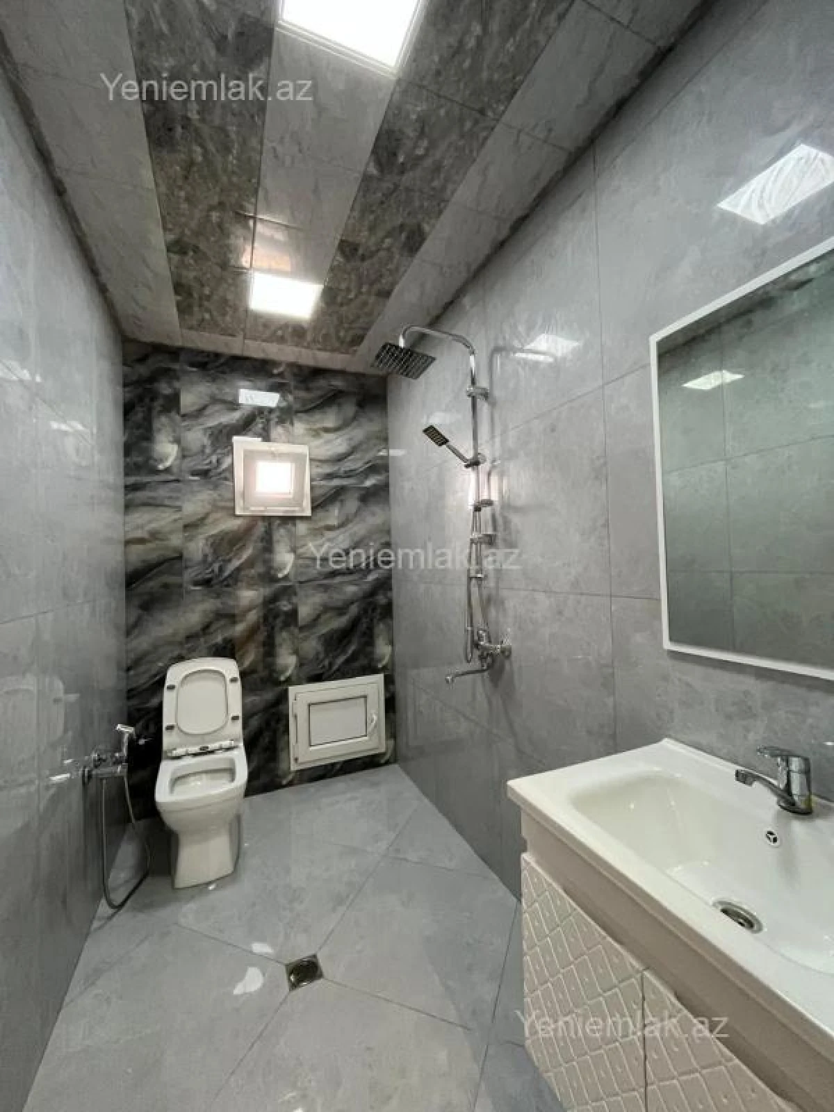 Satılır 5 otaqlı həyət evi 190 m²