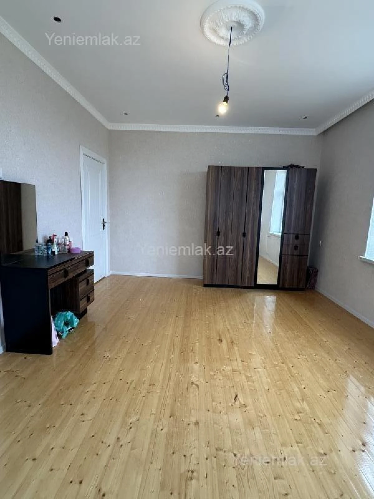 Satılır 7 otaqlı həyət evi 264 m²