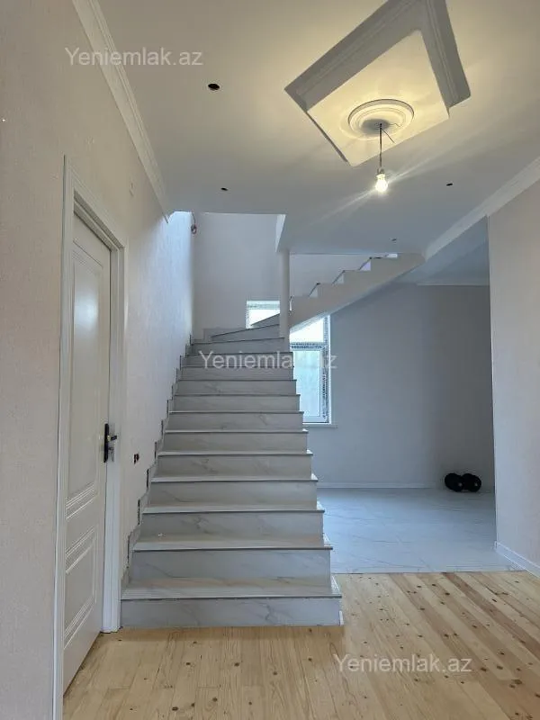 Satılır 7 otaqlı həyət evi 264 m²