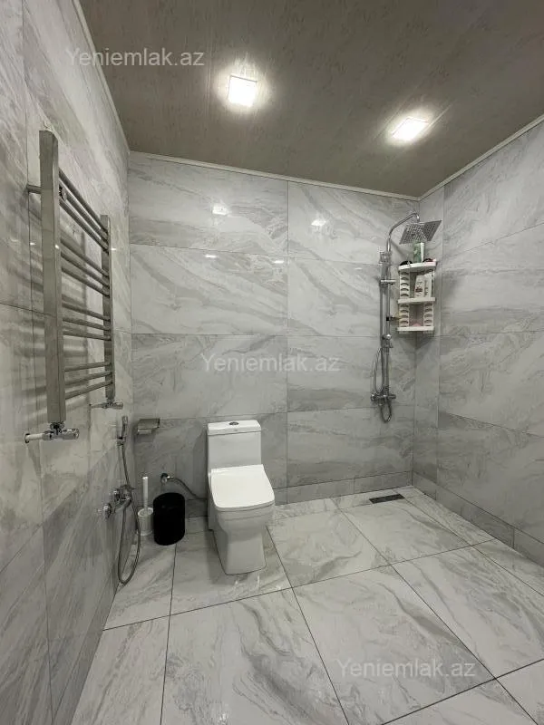 Satılır 7 otaqlı həyət evi 264 m²