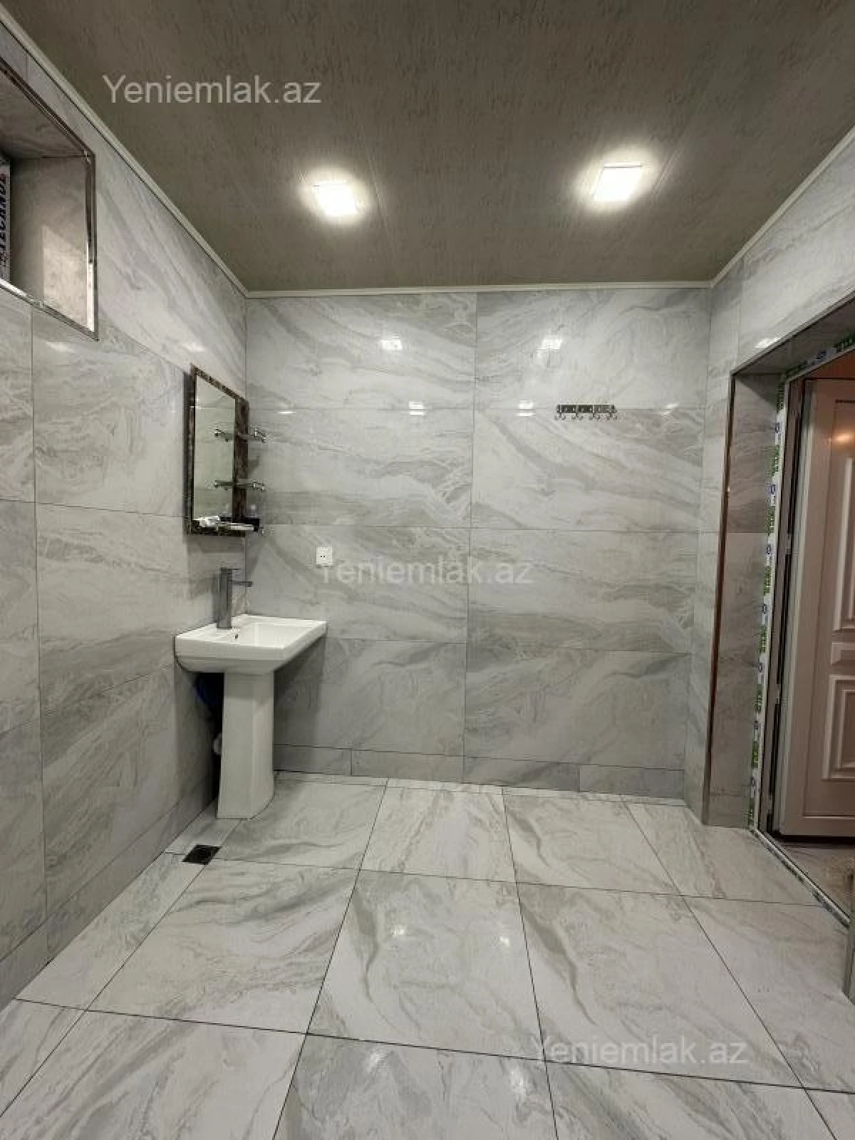 Satılır 7 otaqlı həyət evi 264 m²