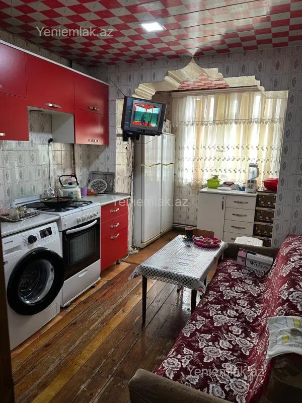 Satılır 4 otaqlı köhnə tikili 85 m²