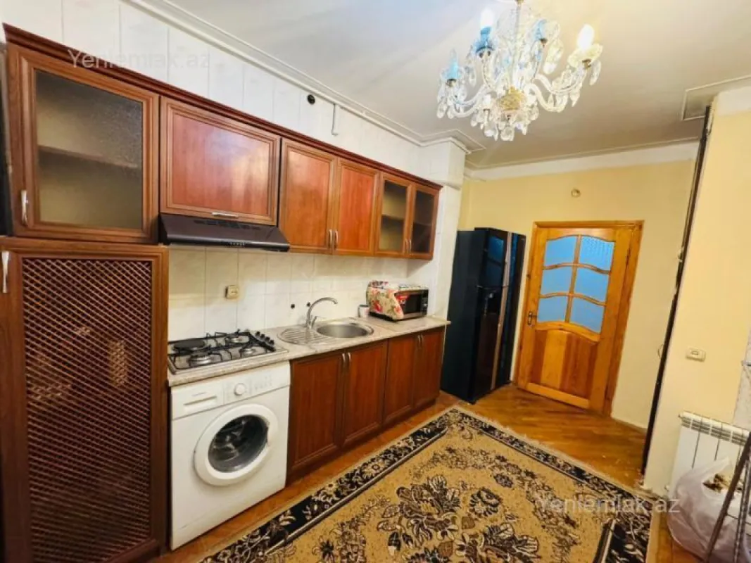 Satılır 4 otaqlı köhnə tikili 100 m²