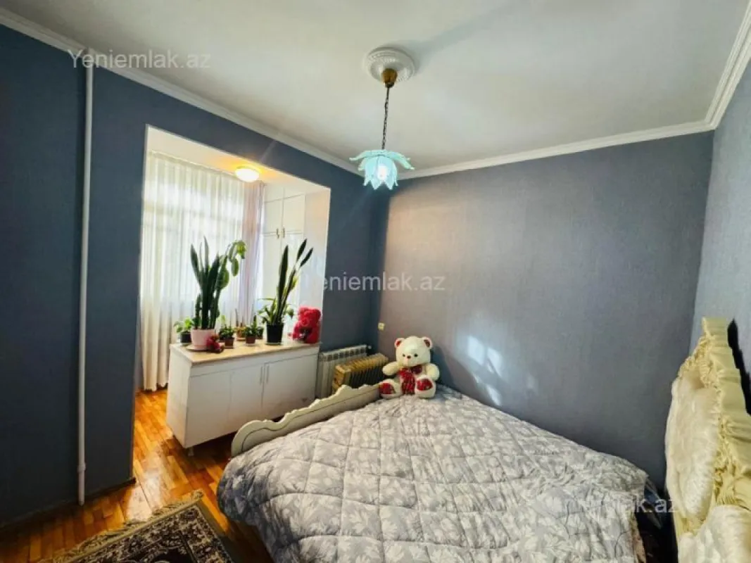 Satılır 4 otaqlı köhnə tikili 100 m²