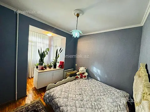 Satılır 4 otaqlı köhnə tikili 100 m²