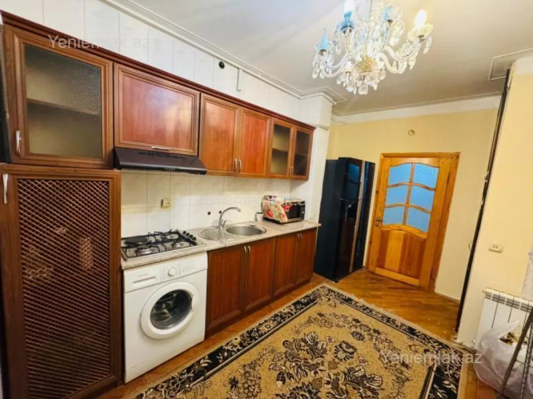 Satılır 4 otaqlı köhnə tikili 100 m²