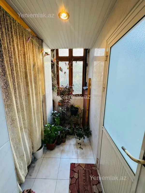 Satılır 4 otaqlı köhnə tikili 100 m²