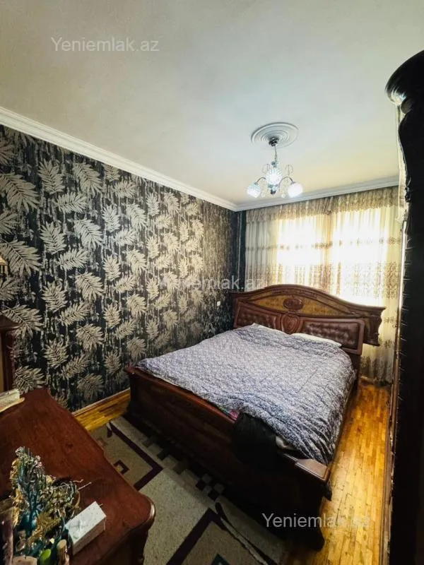 Satılır 4 otaqlı köhnə tikili 100 m²