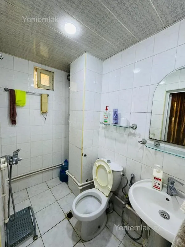 Satılır 4 otaqlı köhnə tikili 100 m²