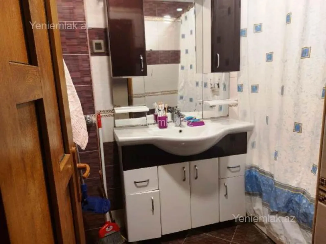 Satılır 4 otaqlı köhnə tikili 90 m²