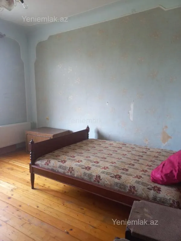 Satılır 2 otaqlı köhnə tikili 60 m²
