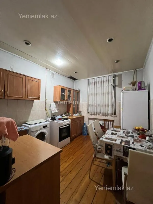Satılır 3 otaqlı köhnə tikili 80 m²
