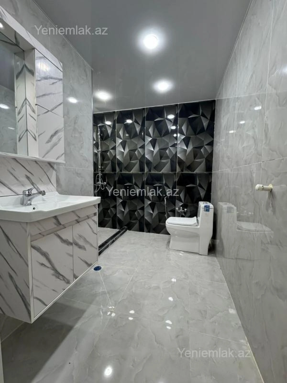 Satılır 3 otaqlı yeni tikili 80 m²