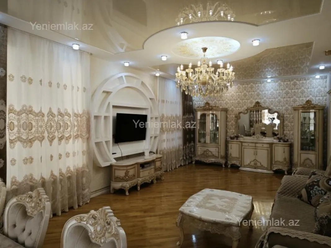 Satılır 7 otaqlı həyət evi 470 m²