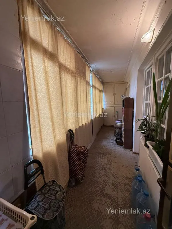 Satılır 4 otaqlı köhnə tikili 110 m²