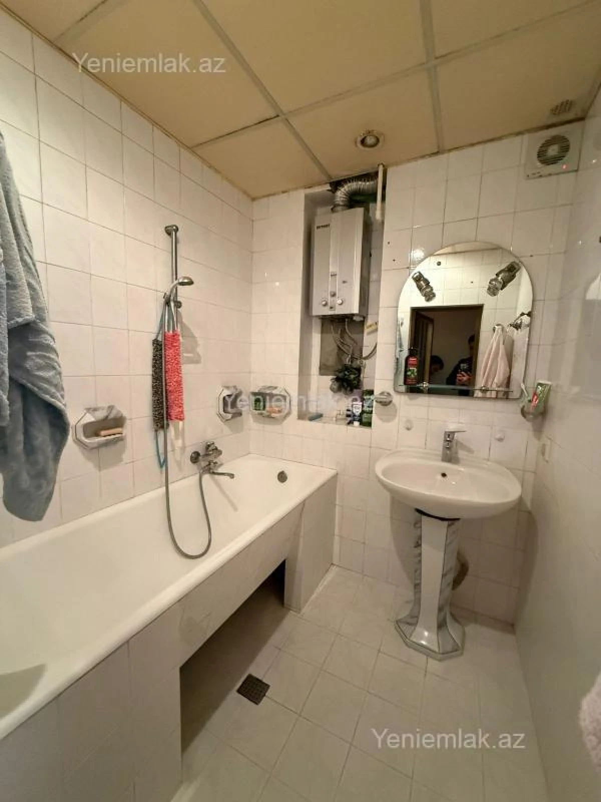 Satılır 4 otaqlı köhnə tikili 110 m²