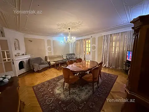 Satılır 4 otaqlı köhnə tikili 110 m²