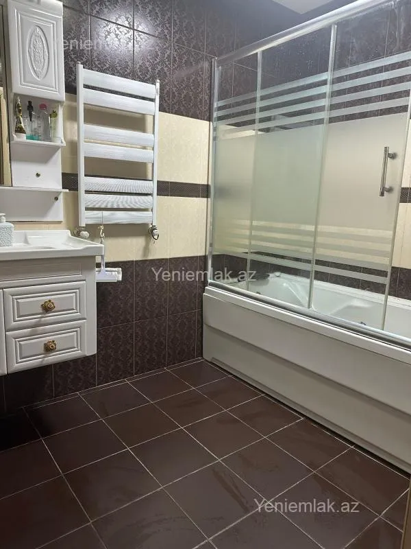 Satılır 4 otaqlı yeni tikili 160 m²