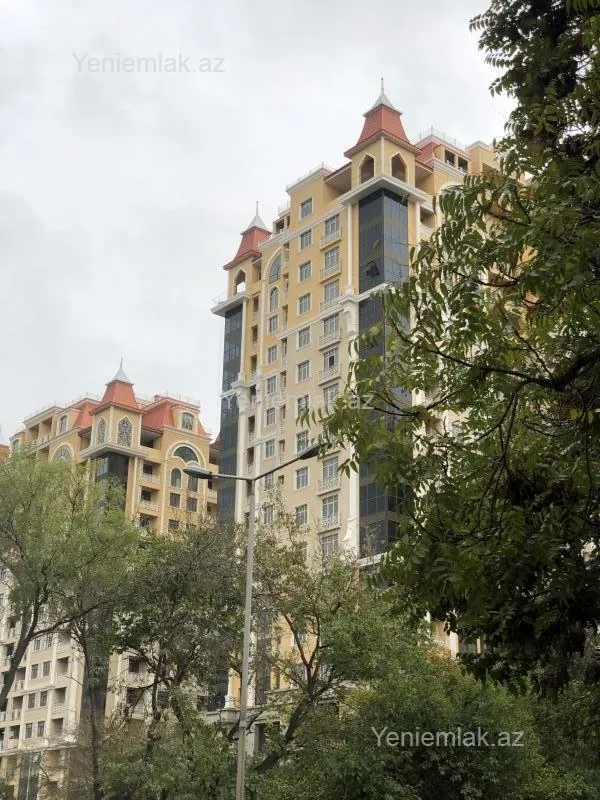 Satılır 3 otaqlı yeni tikili 121.5 m²