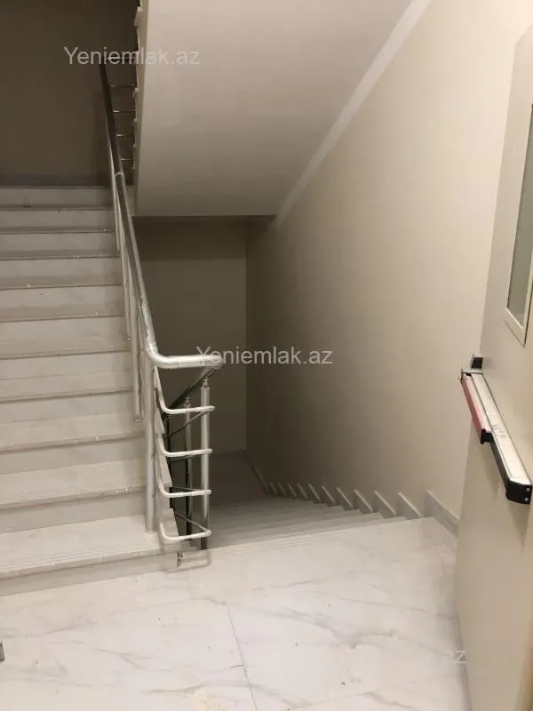 Satılır 3 otaqlı yeni tikili 121.5 m²