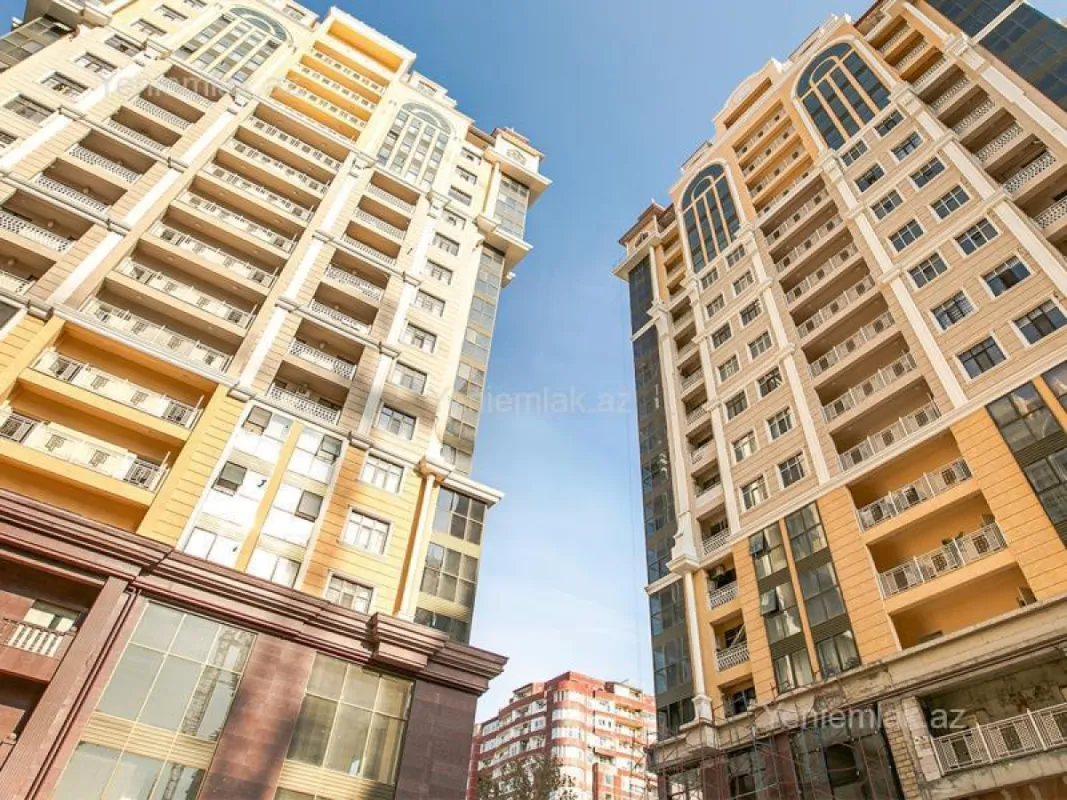 Satılır 3 otaqlı yeni tikili 121.5 m²