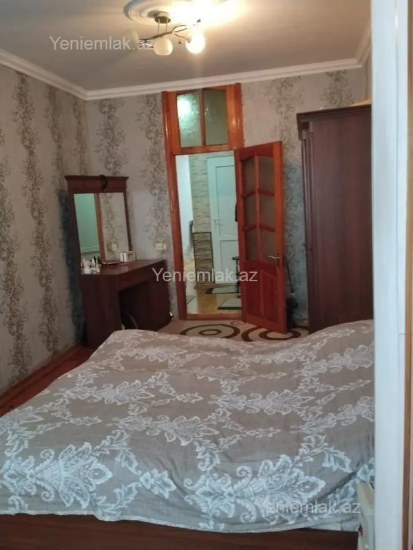 Satılır 3 otaqlı köhnə tikili 70 m²