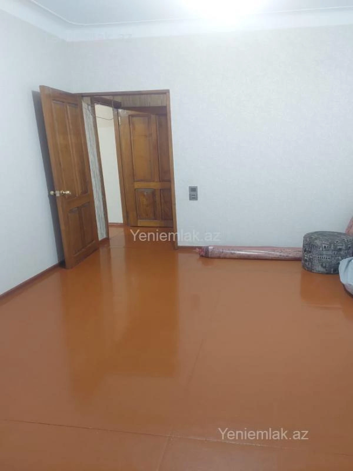 Satılır 2 otaqlı köhnə tikili 77 m²