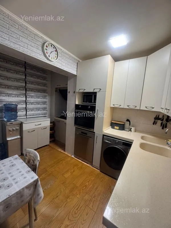 Satılır 4 otaqlı köhnə tikili 110 m²