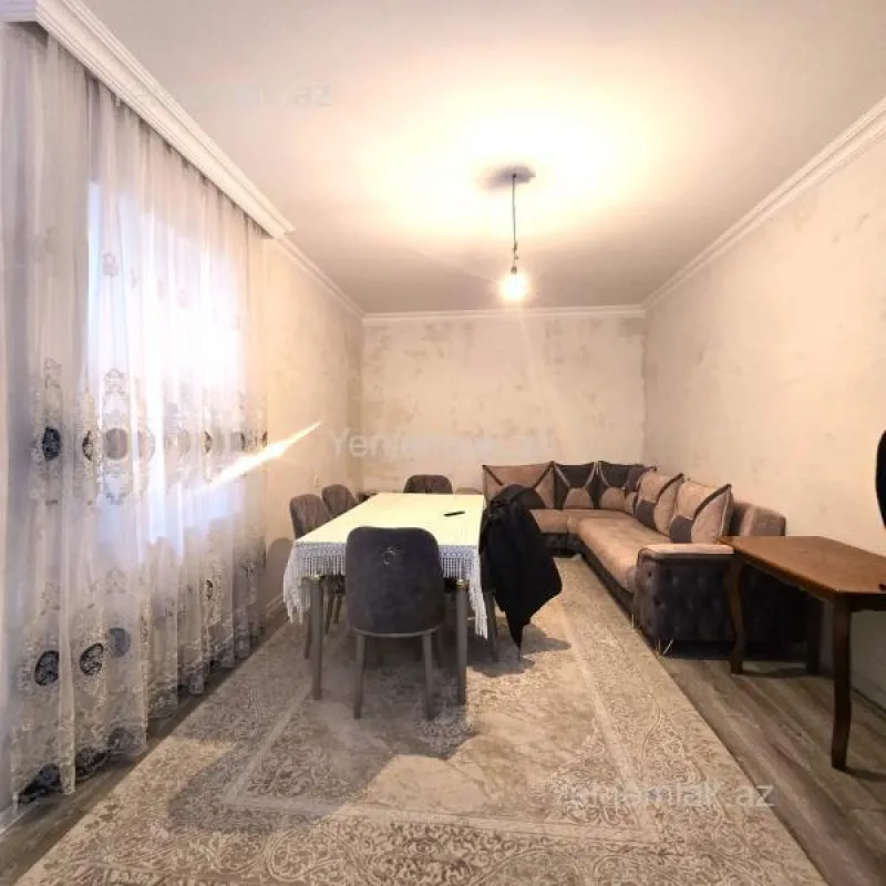 Satılır 5 otaqlı həyət evi 180 m²