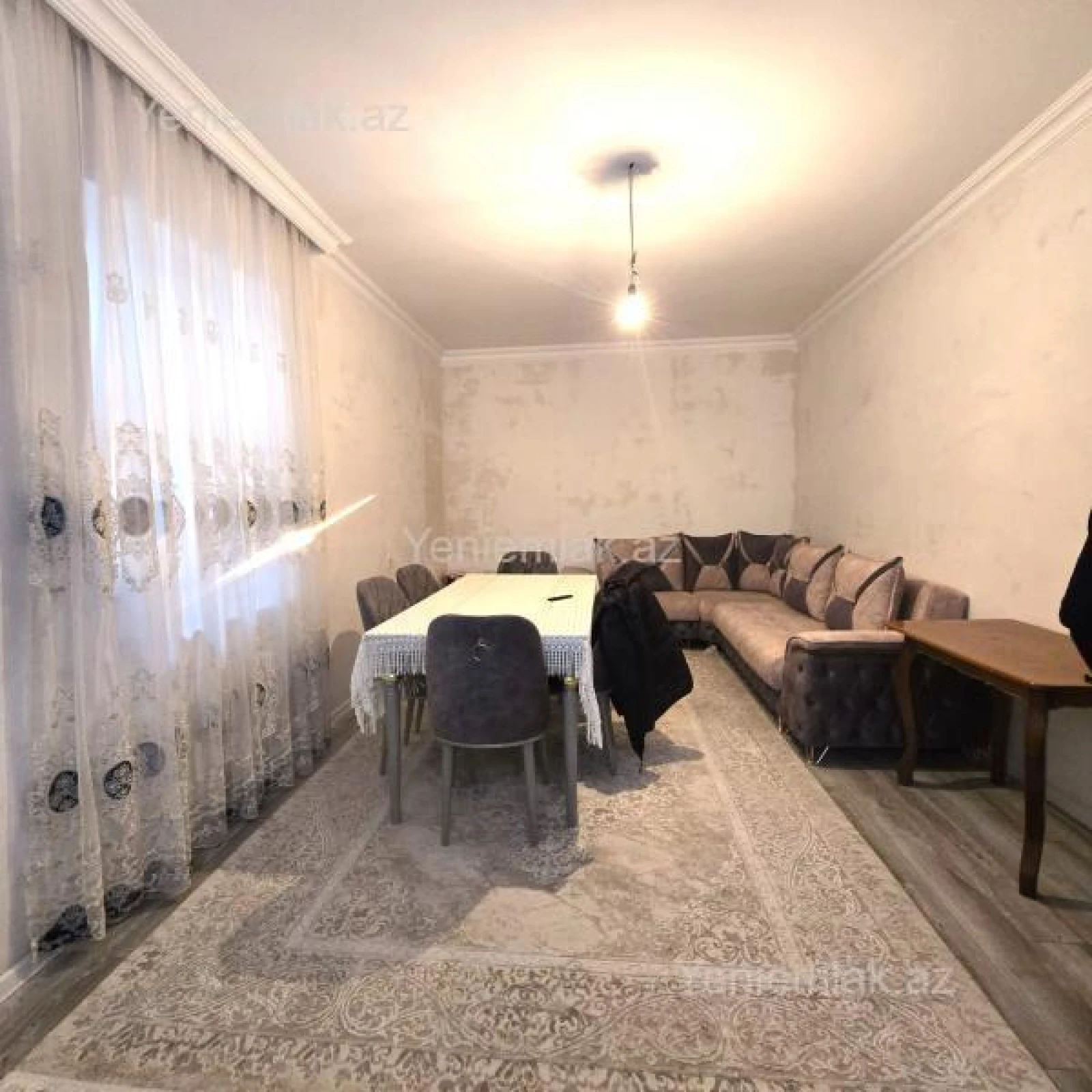 Satılır 5 otaqlı həyət evi 180 m²