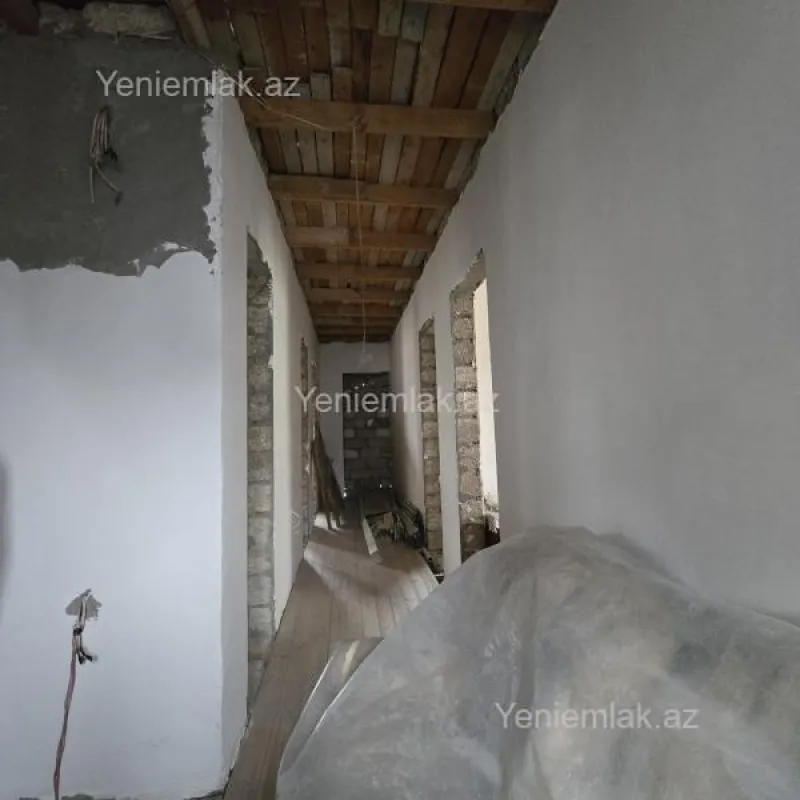 Satılır 5 otaqlı həyət evi 180 m²